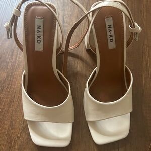 Flared Heel Ankle Strap Sandals Na kd 37